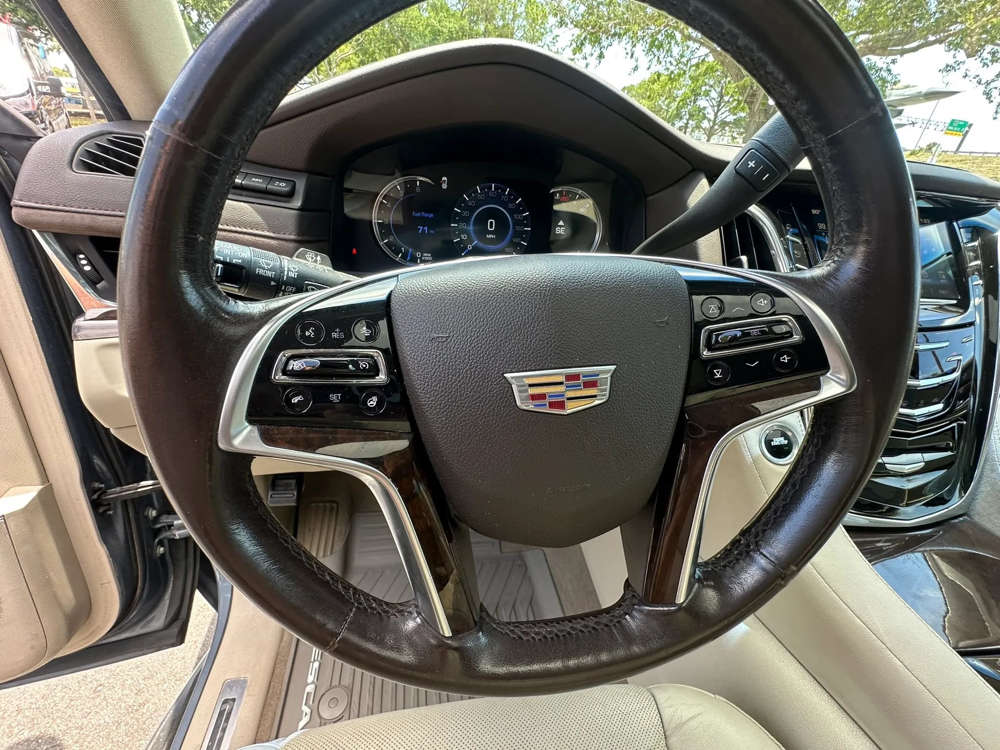Used 2016 Cadillac Escalade ESV Luxury AWD/4WD image 40