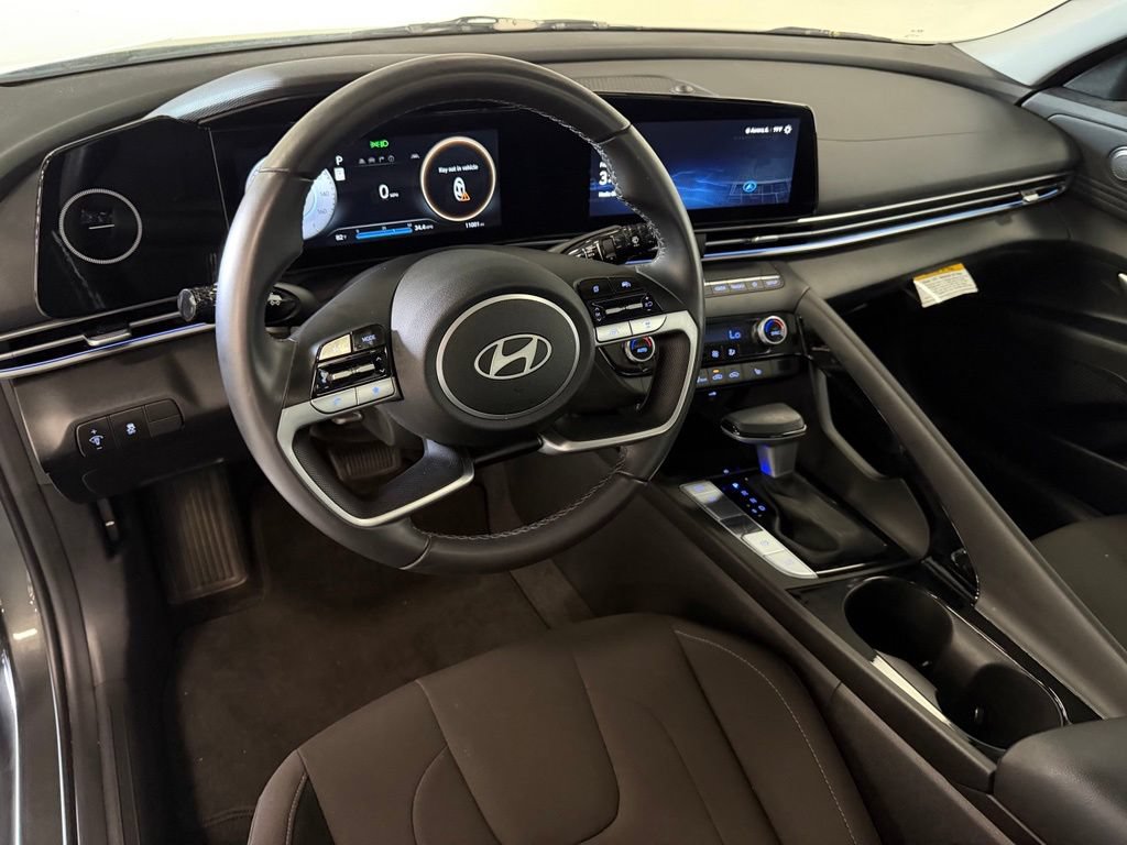 Certified 2024 Hyundai Elantra SEL w/ Convenience Package FWD image 11