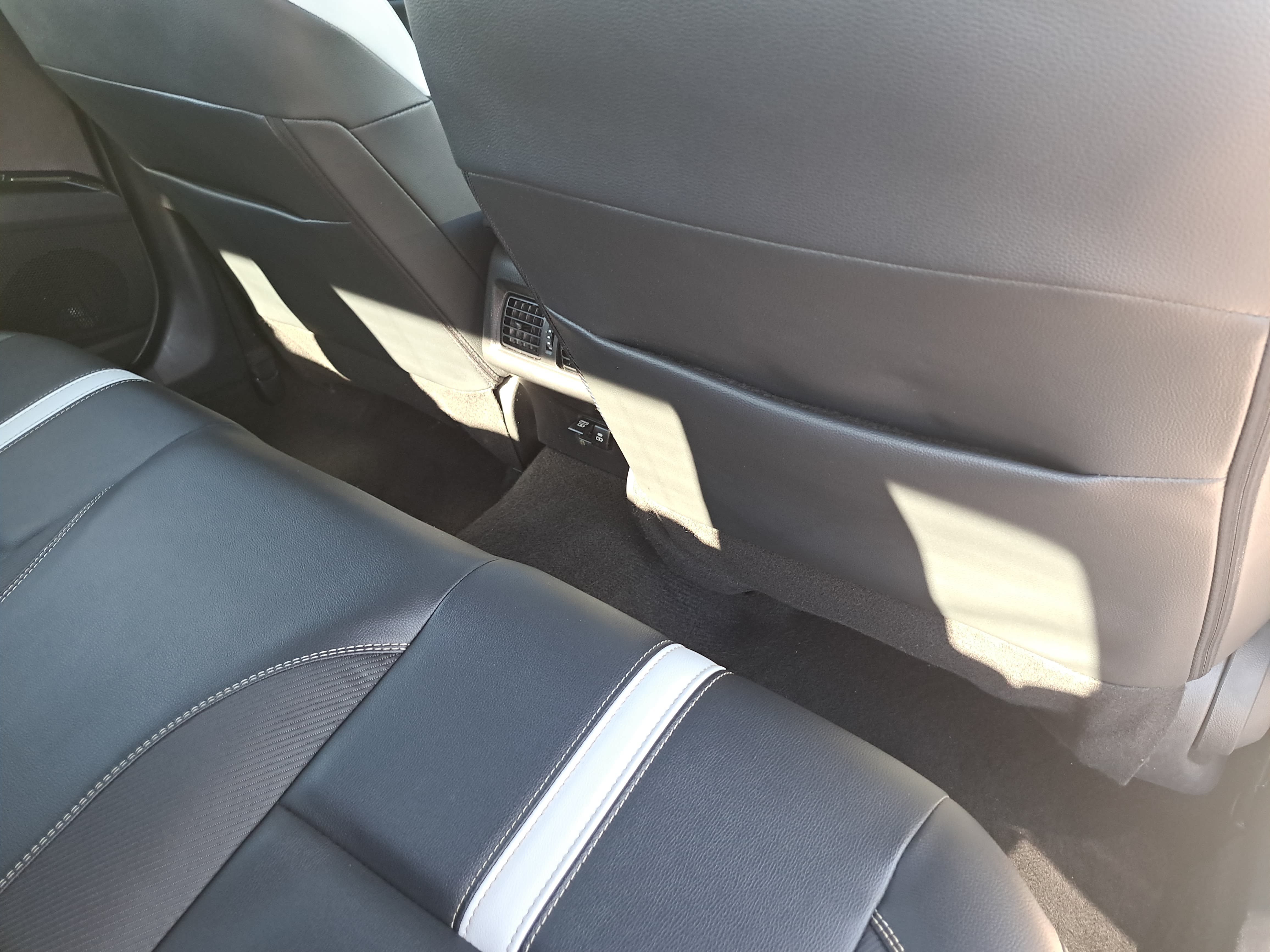 Used 2025 Toyota Camry SE FWD image 11