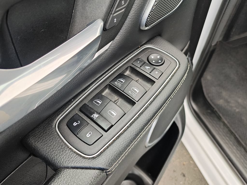 Used 2023 RAM 1500 Laramie AWD/4WD image 11