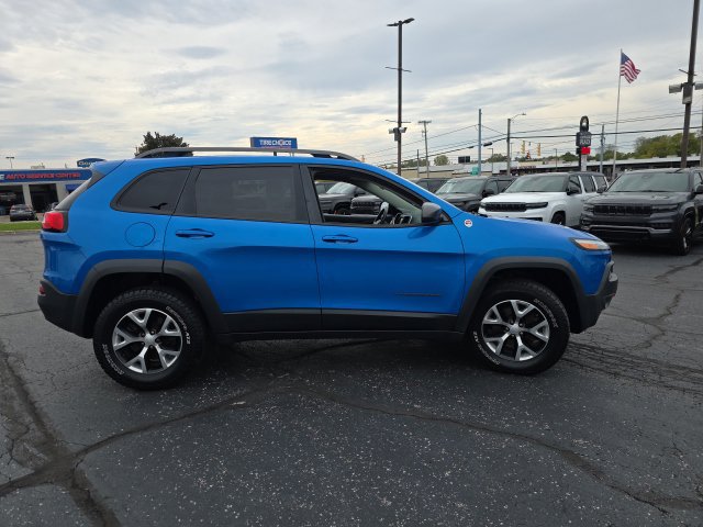 Used 2018 Jeep Cherokee Trailhawk w/ Comfort/Convenience Group AWD/4WD image 7