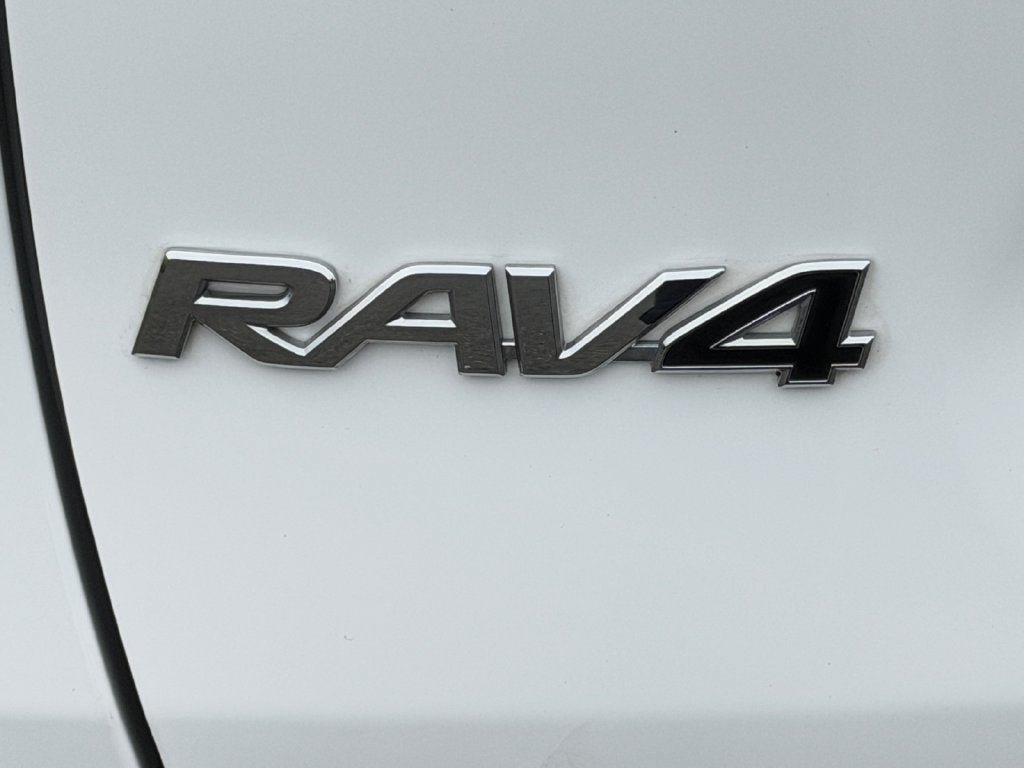 Used 2022 Toyota RAV4 XLE w/ Convenience Package FWD image 35