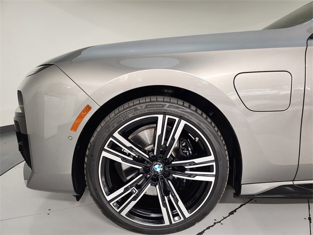 Used 2025 BMW 750e xDrive w/ Executive Package image 11
