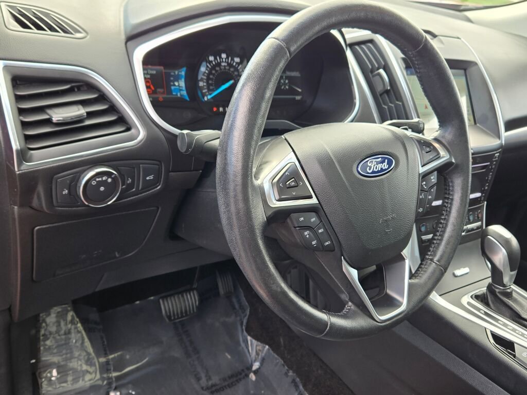 Used 2018 Ford Edge Titanium w/ Equipment Group 301A AWD/4WD image 30