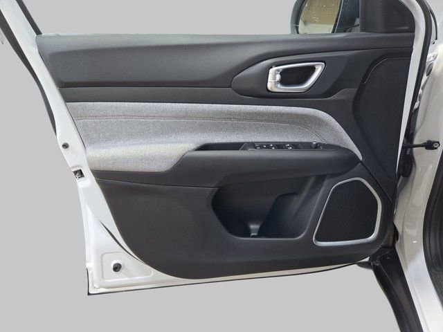 Used 2022 Jeep Compass Latitude image 30