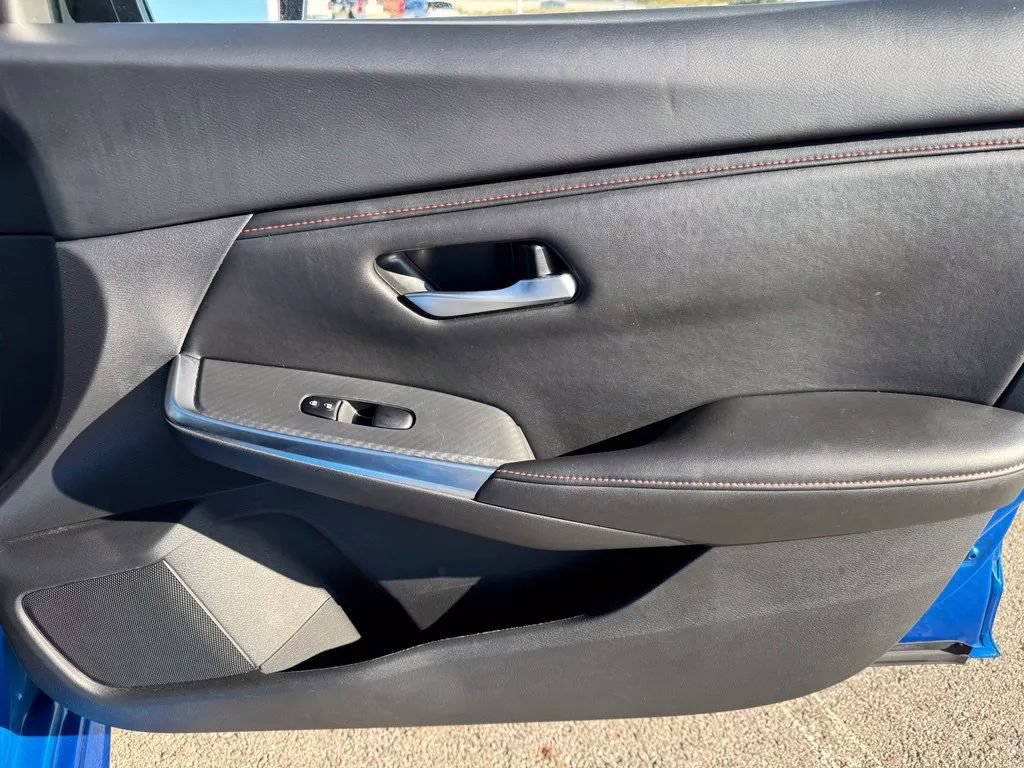 Used 2025 Nissan Sentra SR FWD image 15