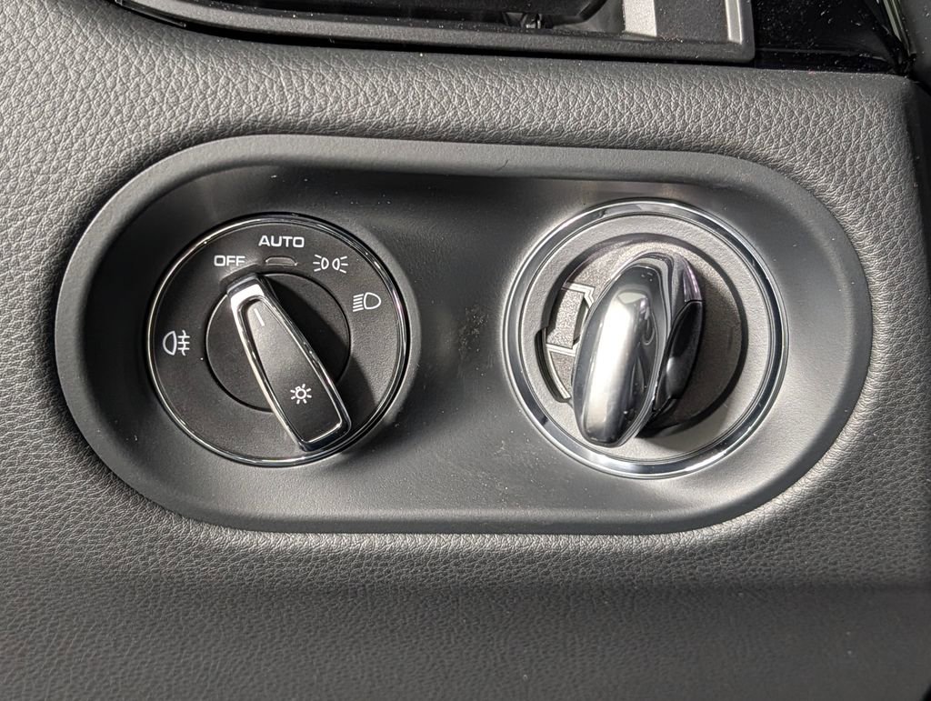 New 2026 Porsche Macan image 36