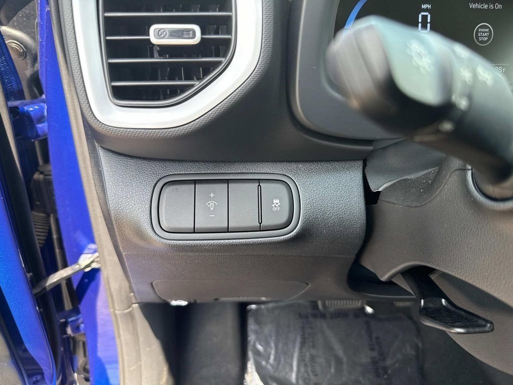 Used 2024 Hyundai Venue Limited FWD image 15