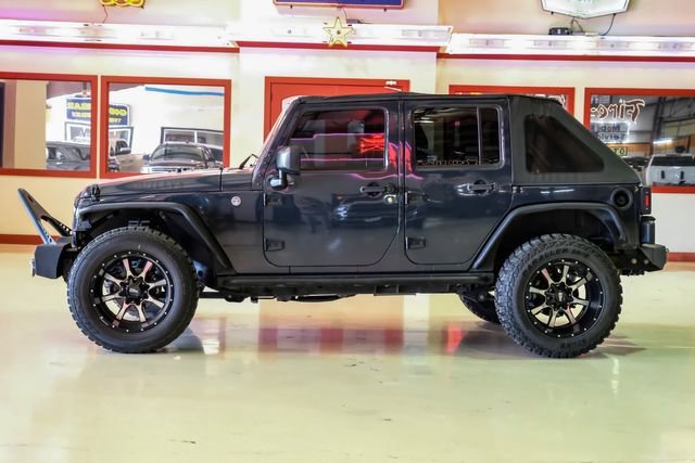 Used 2017 Jeep Wrangler Unlimited Willys image 12