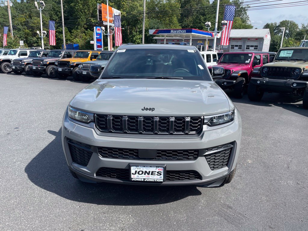 New 2027 Jeep Grand Cherokee Altitude AWD/4WD image 3