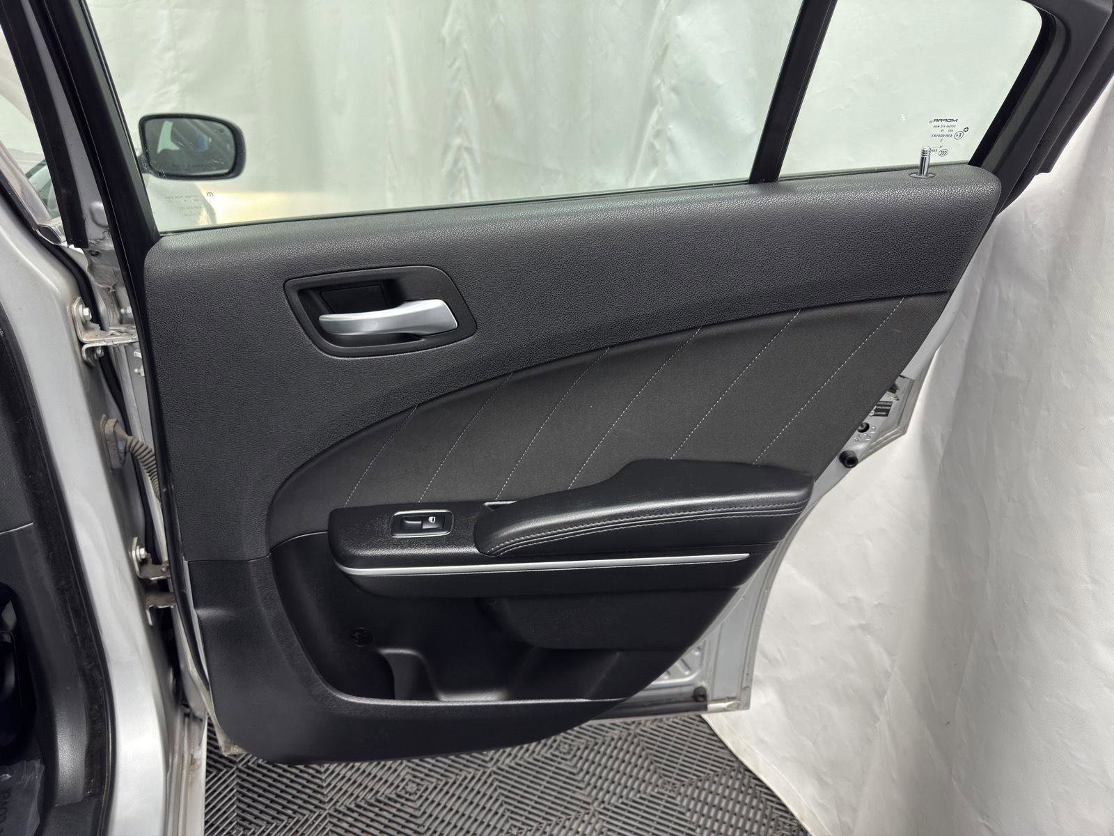 Used 2019 Dodge Charger SXT image 33