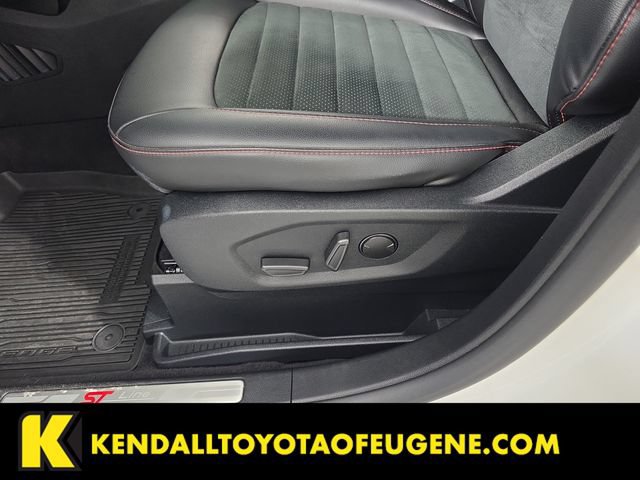 Used 2021 Ford Edge ST-Line w/ Cold Weather Package AWD/4WD image 16