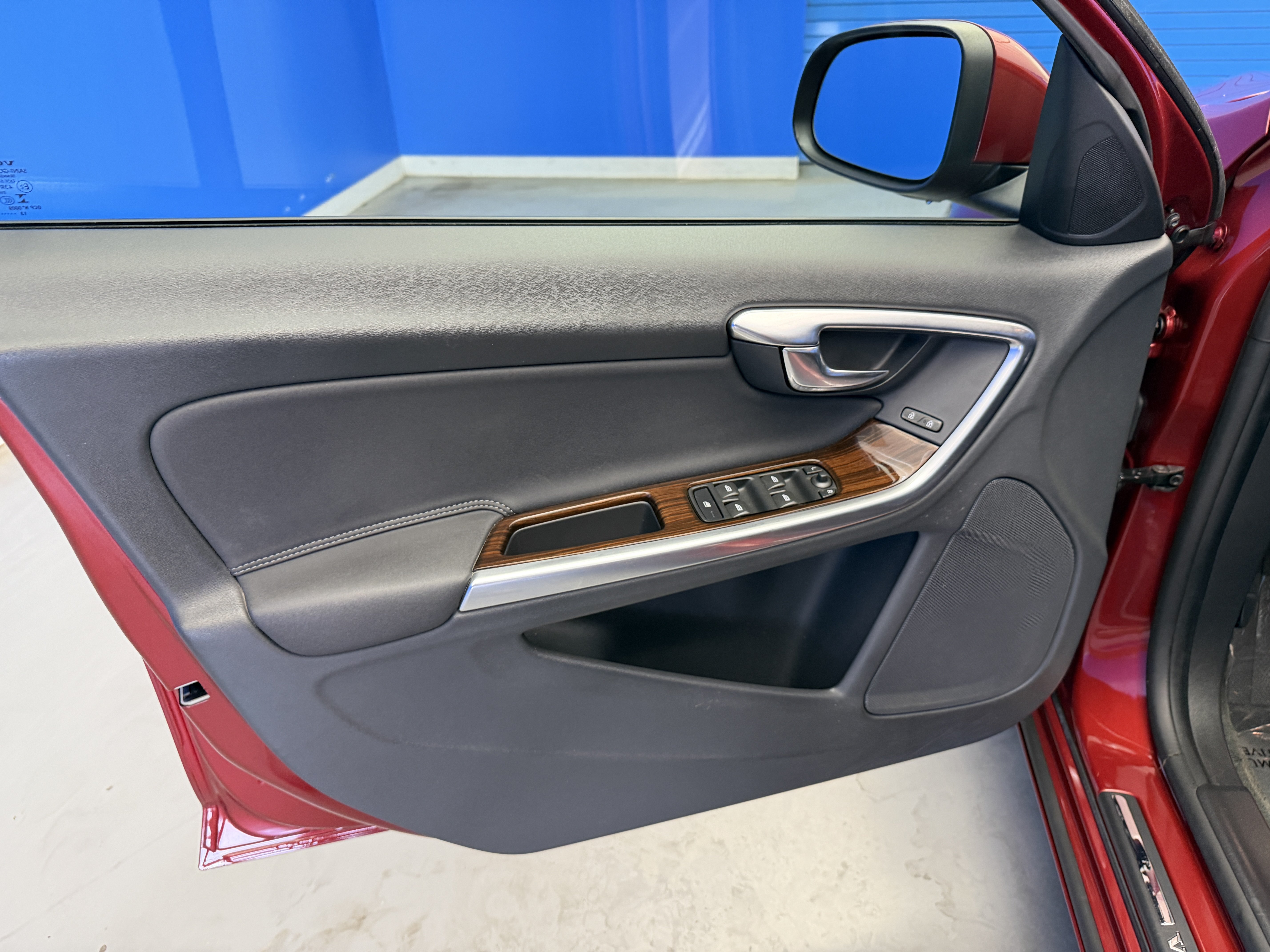 Used 2014 Volvo S60 T5 FWD image 9