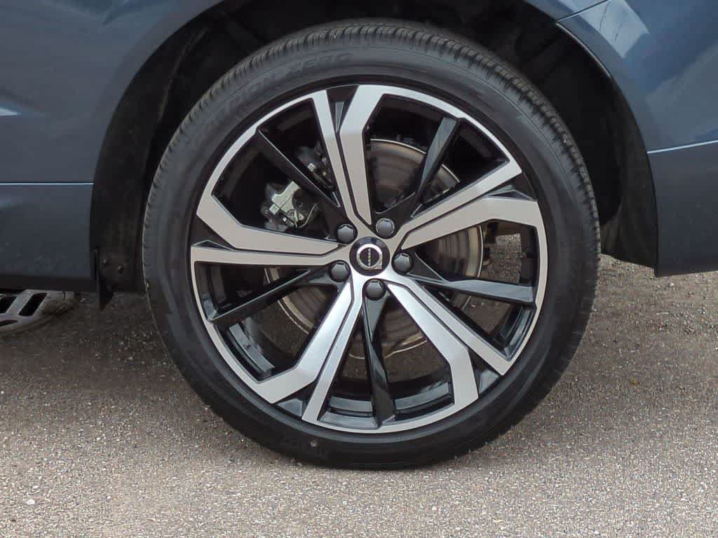 Certified 2024 Volvo XC60 T8 Ultimate w/ Protection Package Premier AWD/4WD image 12