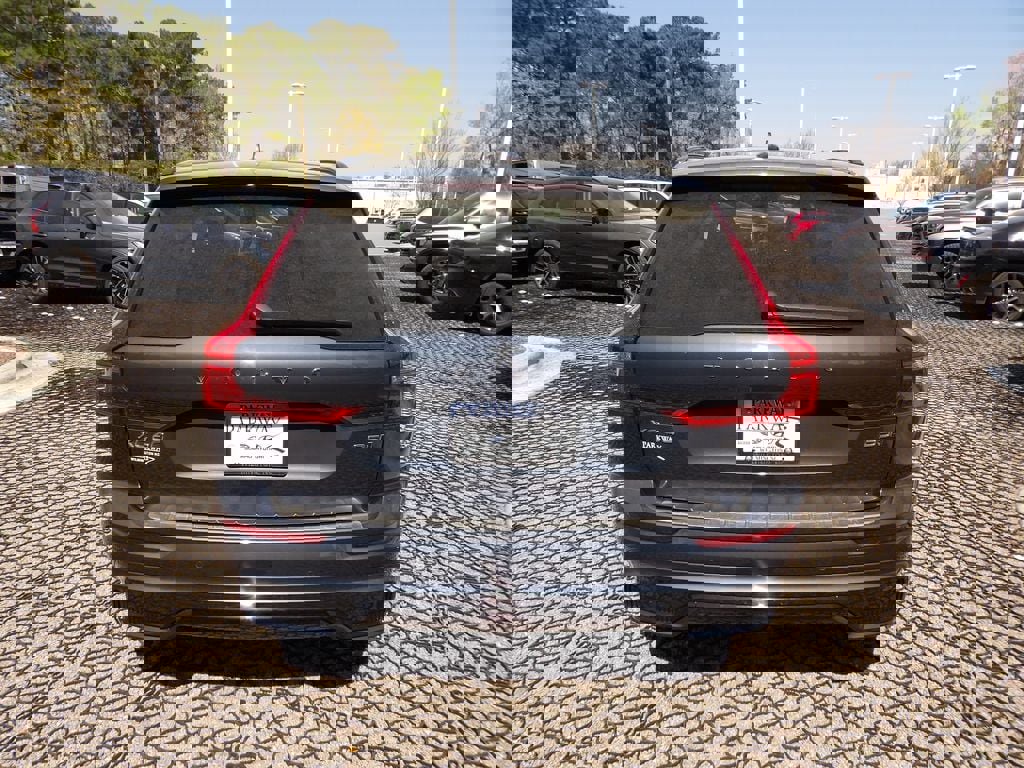 Certified 2025 Volvo XC60 B5 Plus w/ Protection Package Premier image 7