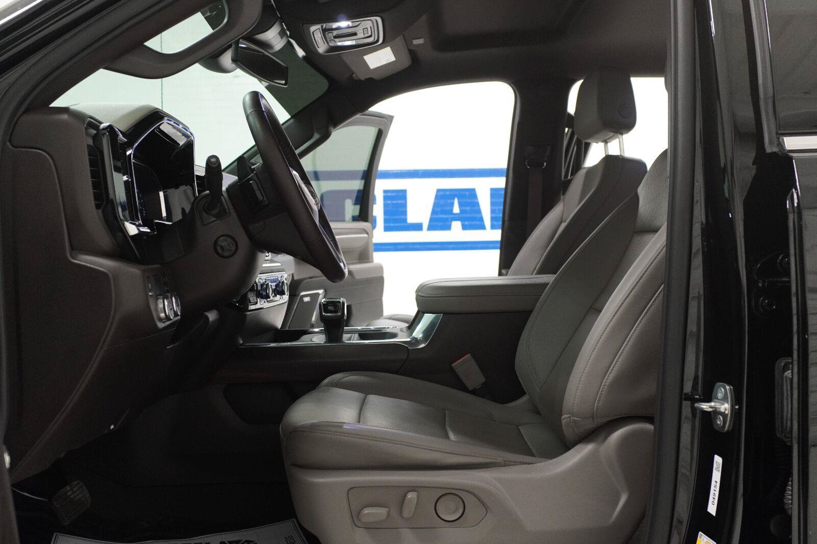 Used 2024 GMC Sierra 1500 SLT RWD image 5