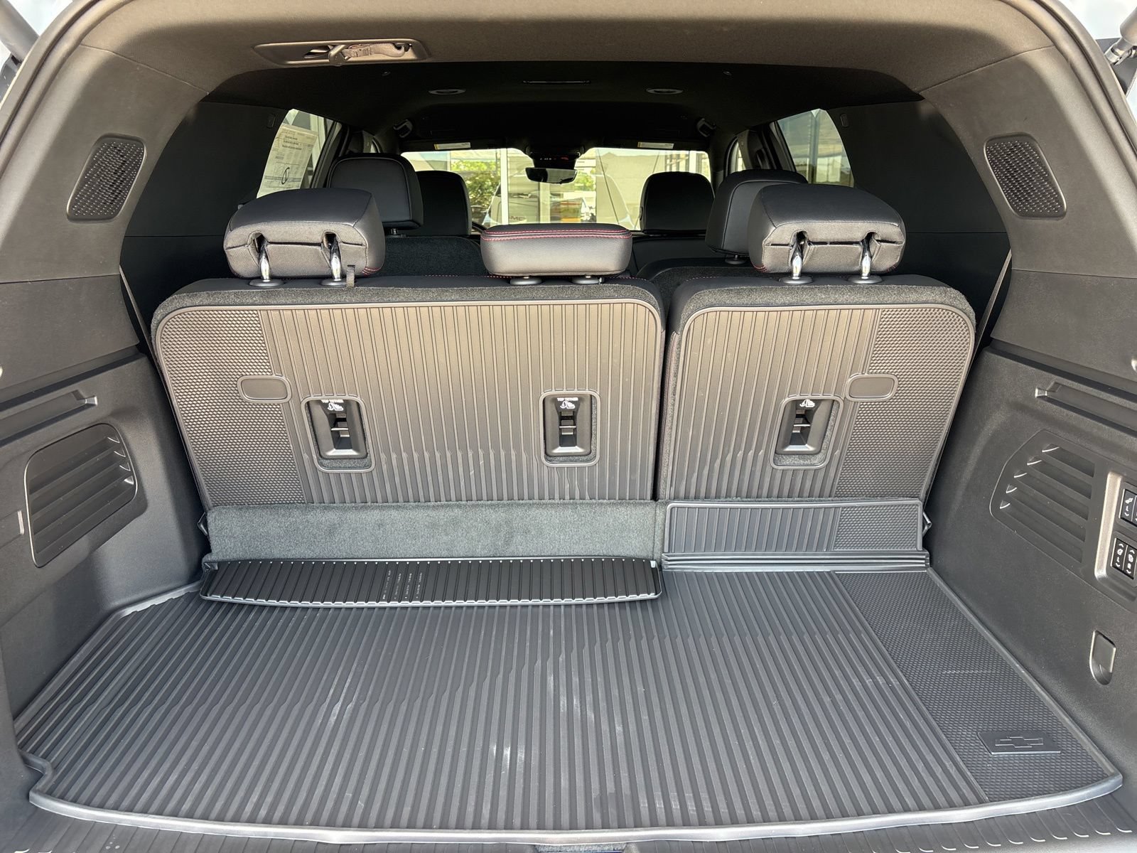 New 2026 Chevrolet Traverse RS w/ LPO, Floor Liner Package FWD image 19