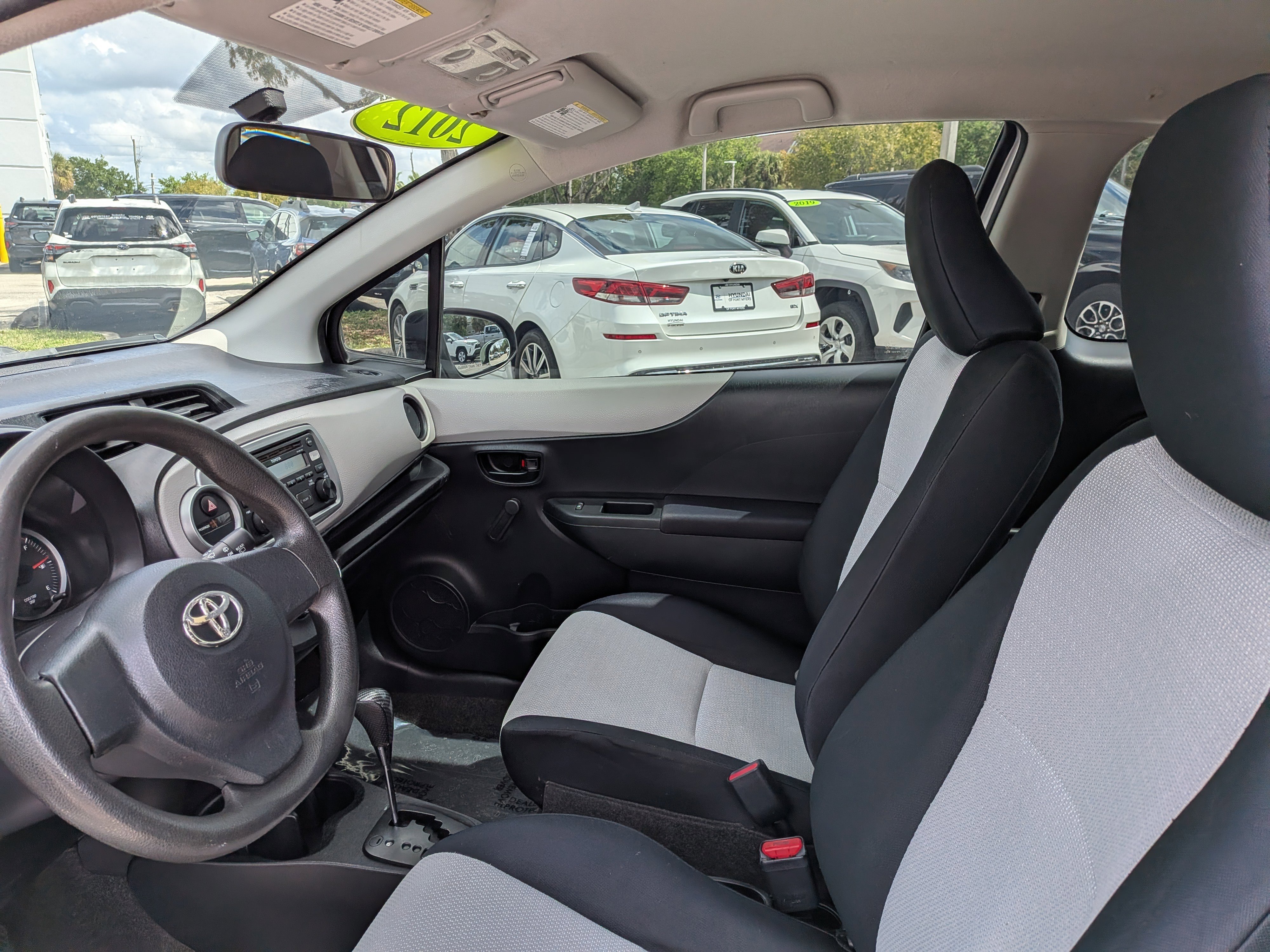Used 2012 Toyota Yaris L image 15