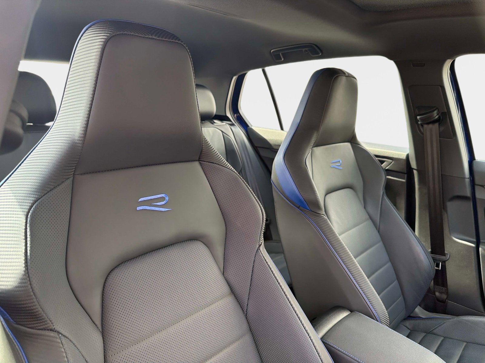 Used 2025 Volkswagen Golf image 26