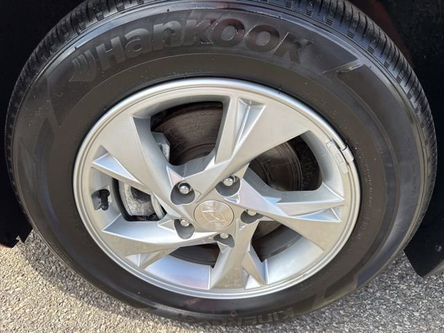 Certified 2023 Hyundai Elantra SE image 9