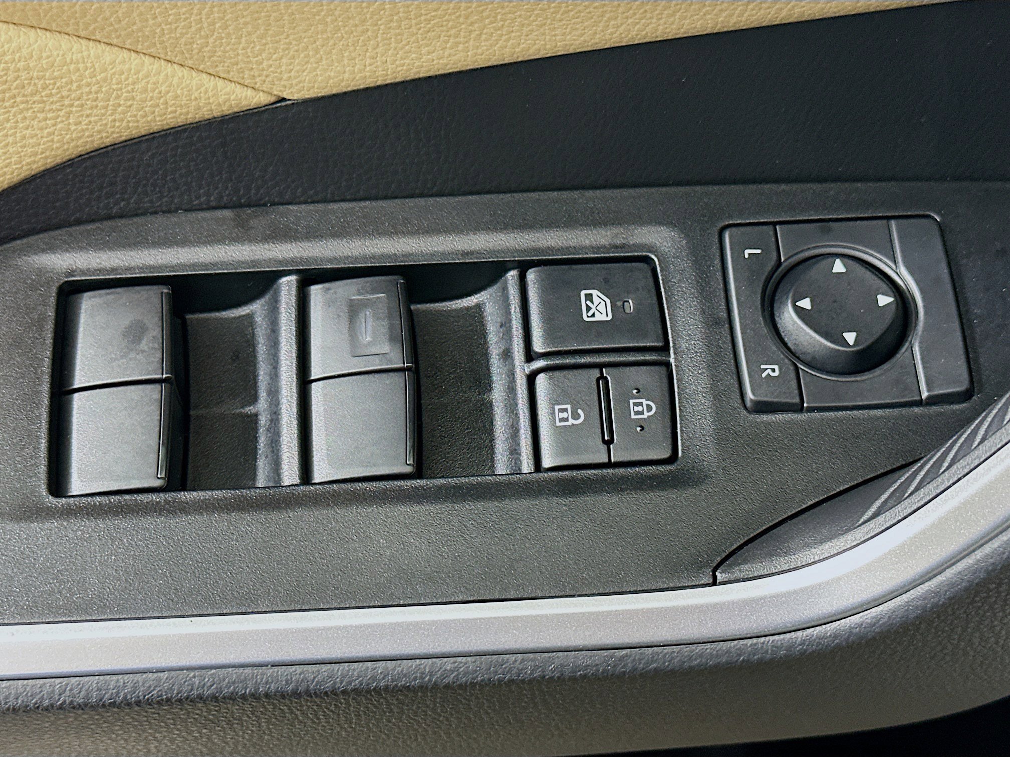 Used 2025 Toyota RAV4 LE image 15