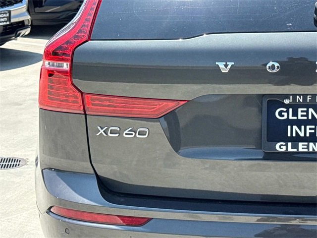 Used 2022 Volvo XC60 B5 Inscription image 4