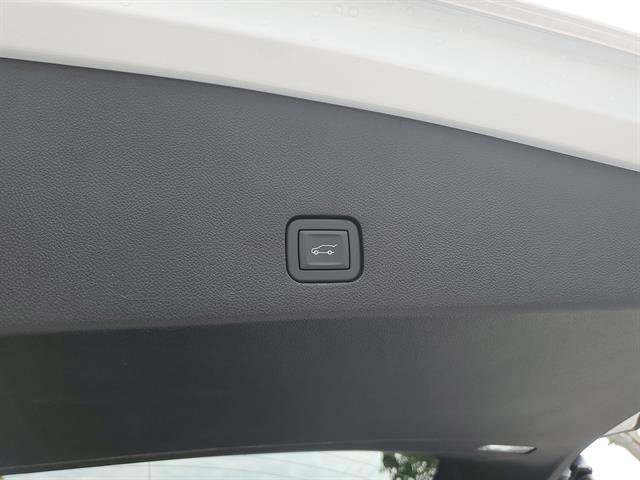 Certified 2025 Cadillac XT6 Premium Luxury FWD image 37