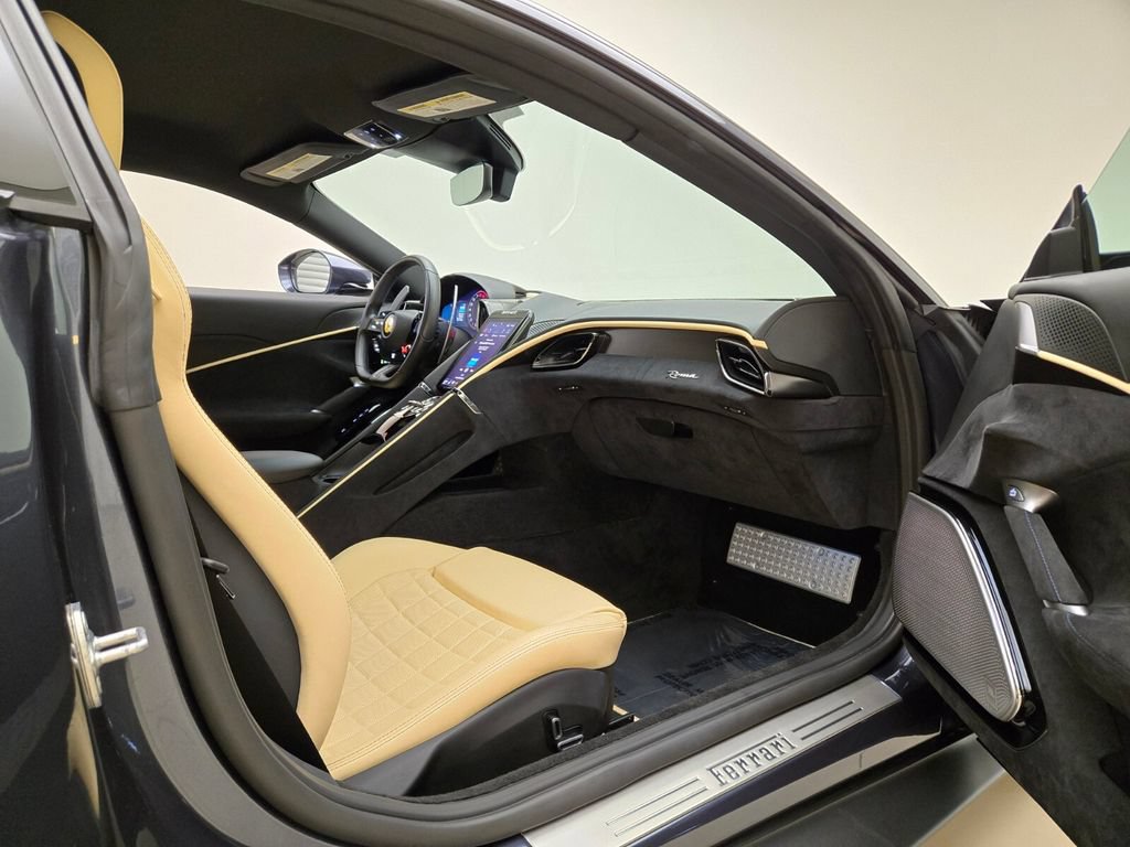 Used 2021 Ferrari Roma RWD image 23