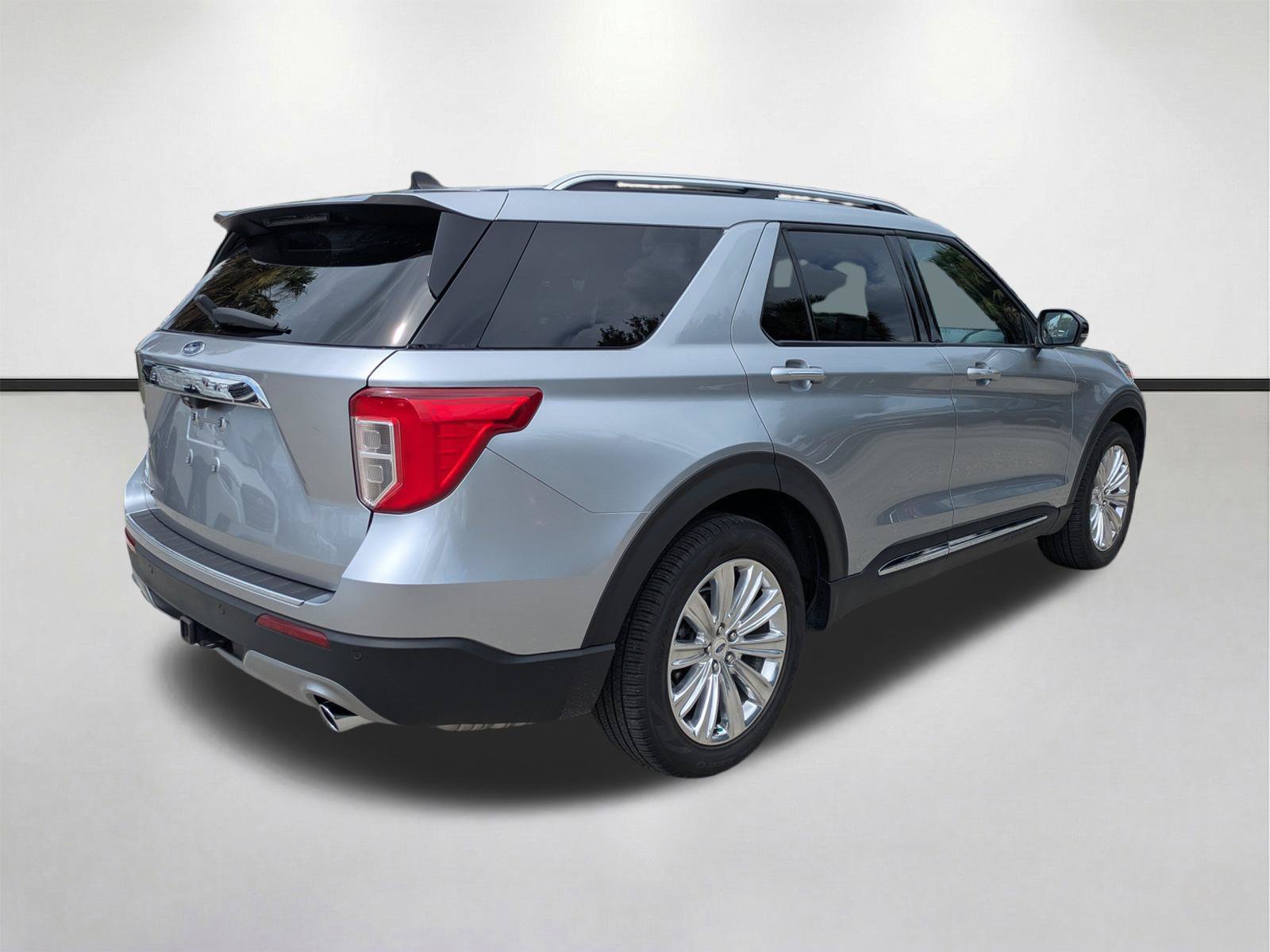 Used 2022 Ford Explorer Limited w/ Limited Technology Package RWD image 5