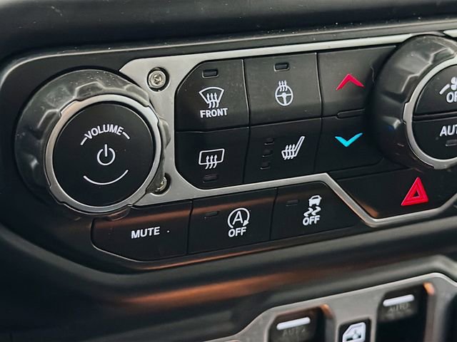 Used 2018 Jeep Wrangler Unlimited Sahara w/ Uconnect 4C Nav & Sound Group image 22