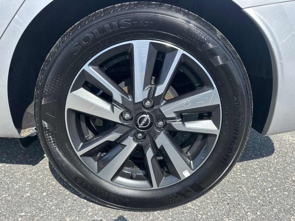 Used 2025 Nissan Versa SV image 26