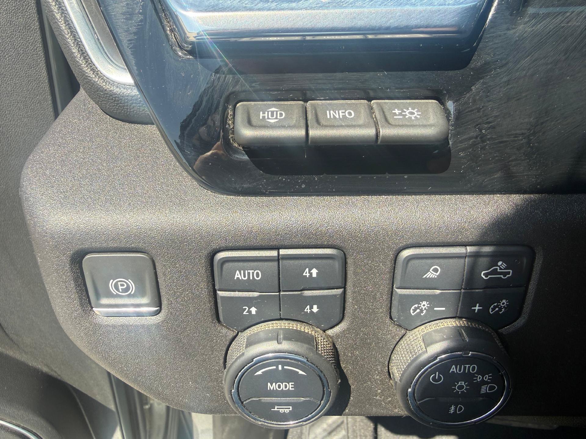 Used 2024 Chevrolet Silverado 1500 LTZ AWD/4WD image 19