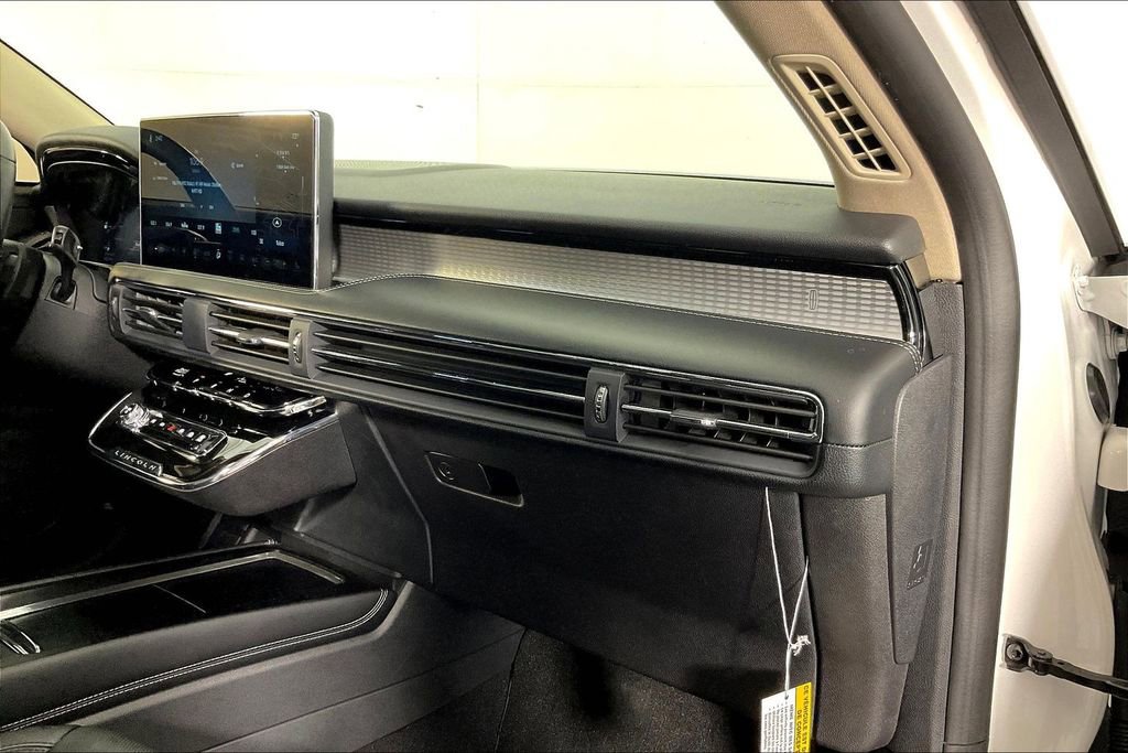 Used 2026 Lincoln Corsair Premiere image 22