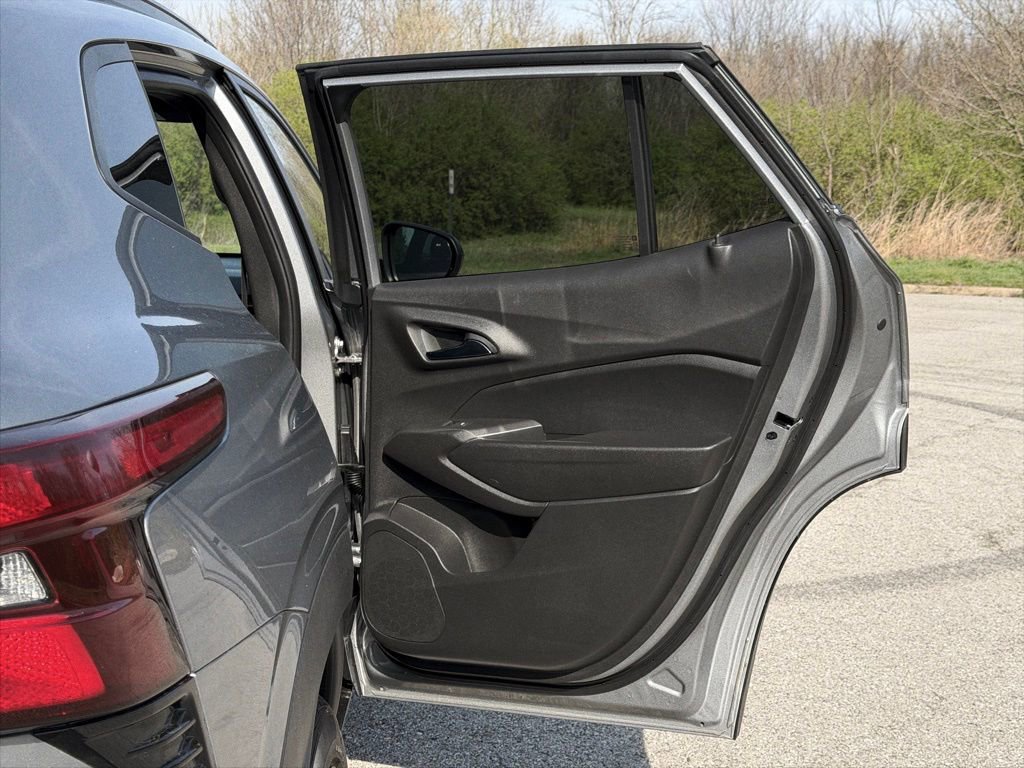 Used 2025 Chevrolet Trax RS w/ Sunroof Package image 29