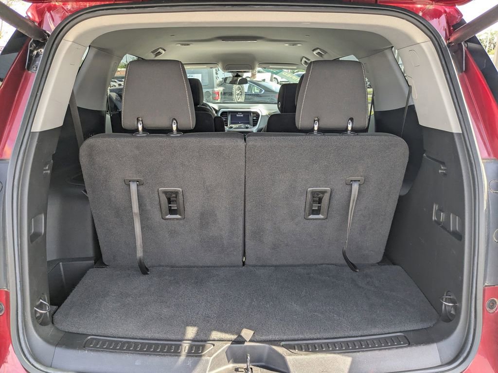 Certified 2023 GMC Acadia SLE w/ Driver Convenience Package image 12