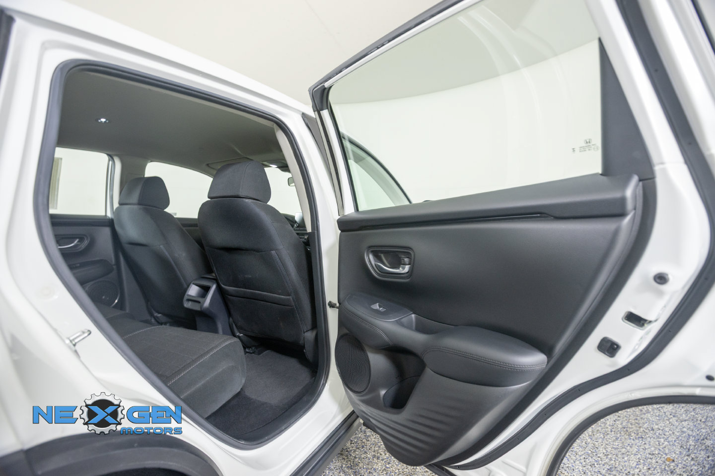 Used 2024 Honda HR-V LX image 37