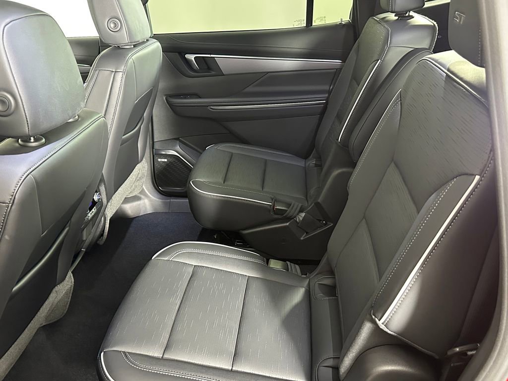 Used 2025 Buick Enclave Sport Touring w/ Power Package FWD image 27