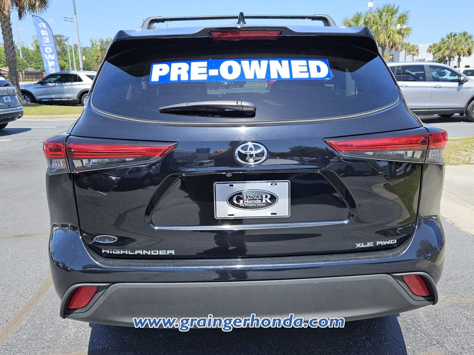 Used 2022 Toyota Highlander XLE image 4