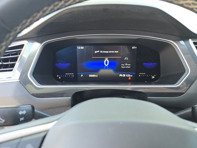 Used 2022 Volkswagen Tiguan SE w/ Panoramic Sunroof Package image 3