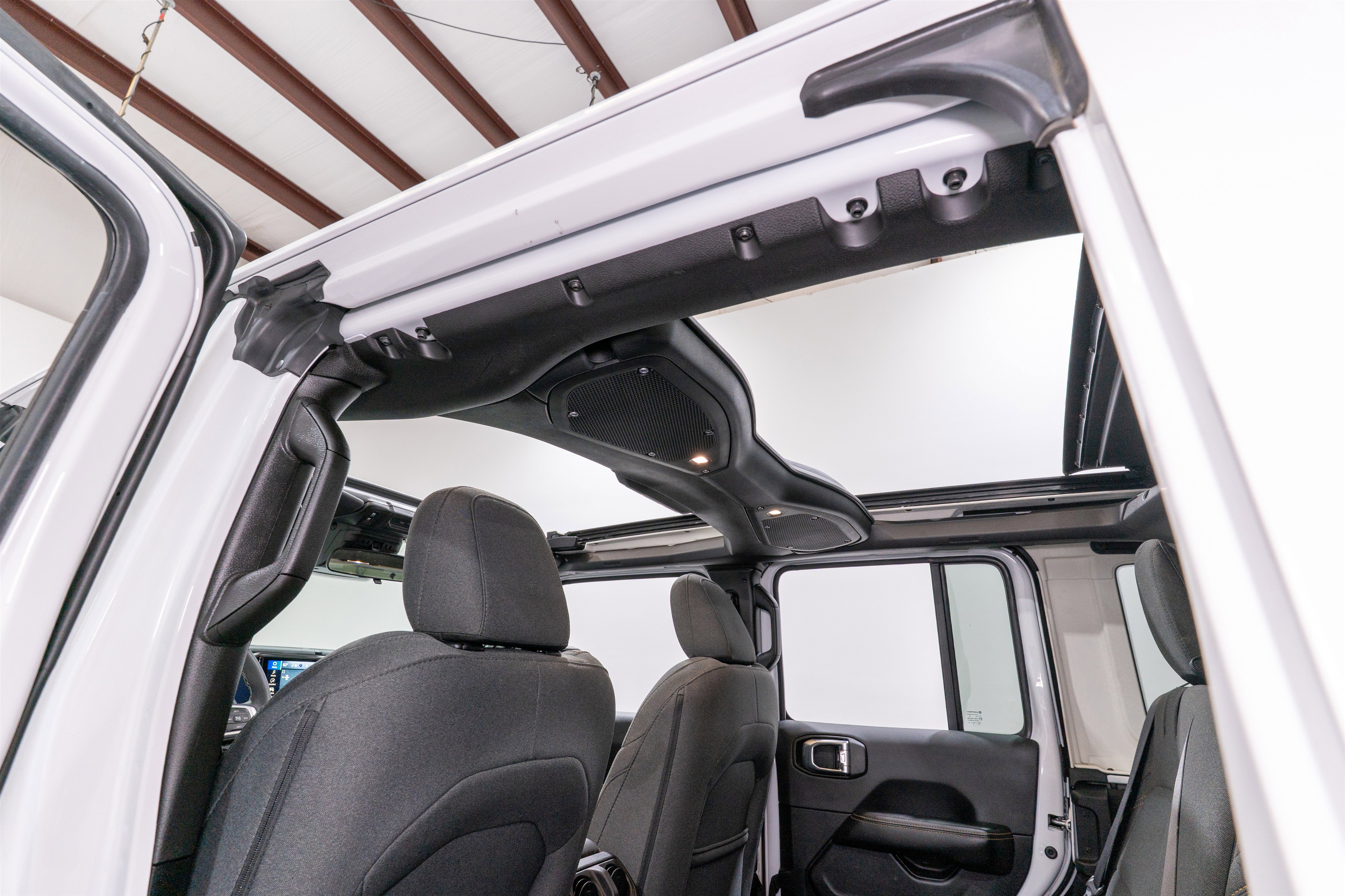 Used 2025 Jeep Wrangler Sahara w/ Safety Group image 16