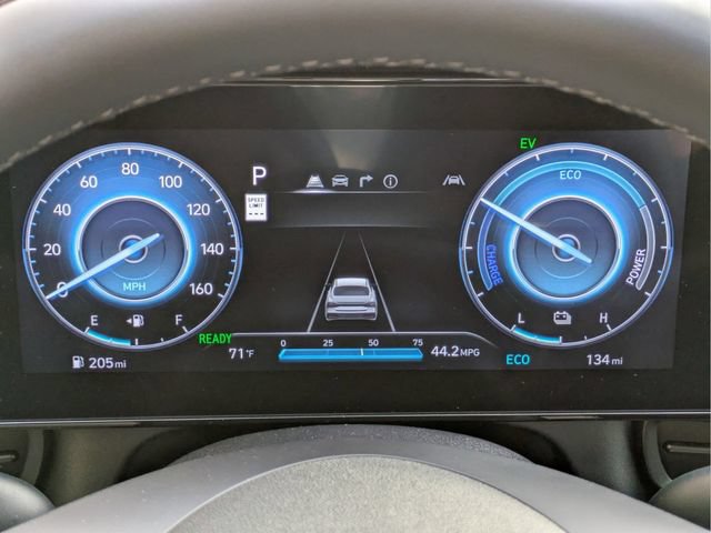 Certified 2025 Hyundai Elantra SEL FWD image 30