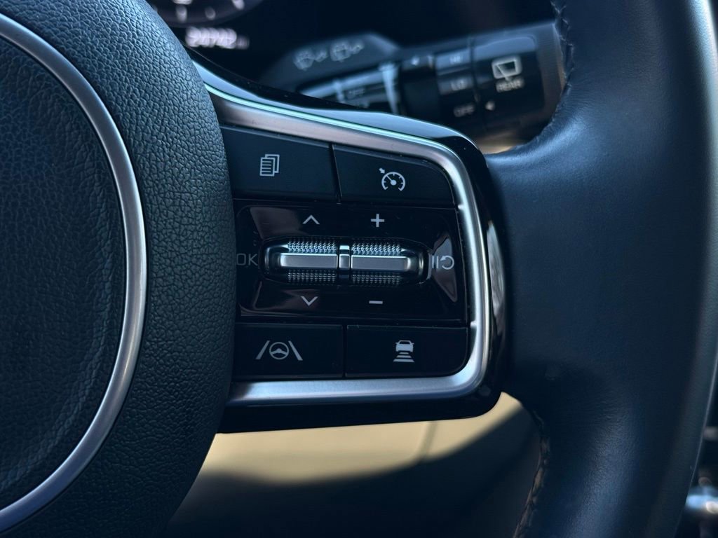 Certified 2023 Kia Carnival SX image 16