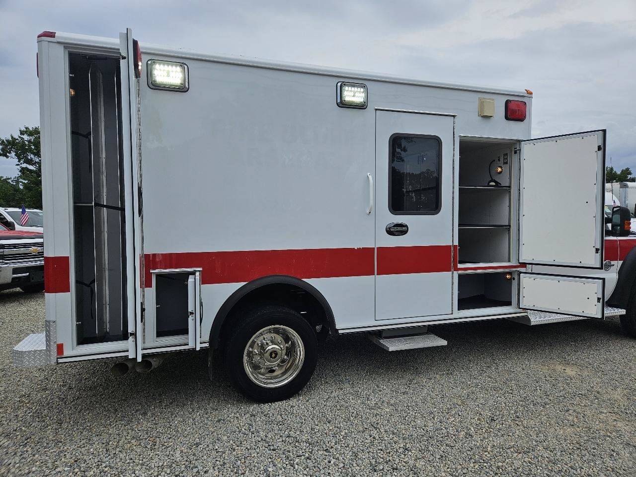 Used 2013 Ford F450 XLT w/ Ambulance Preparation Pkg RWD image 43