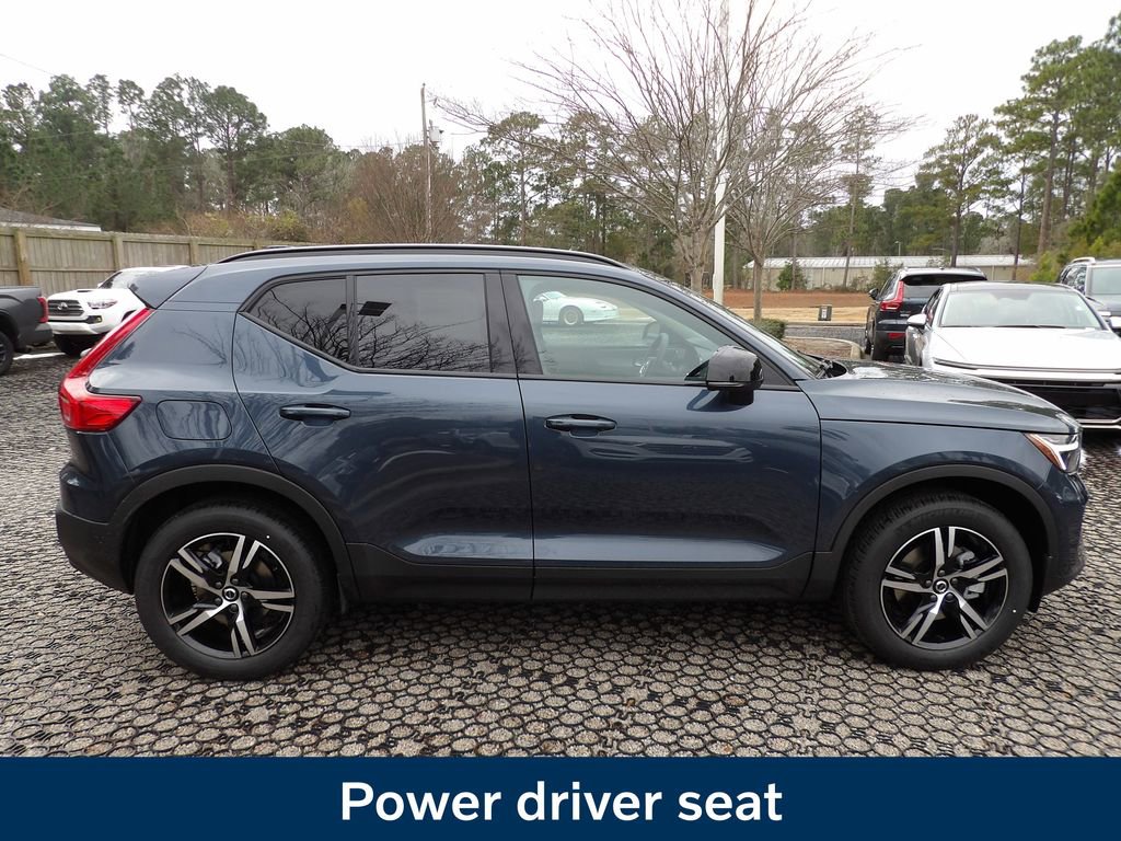 New 2026 Volvo XC40 B5 Core w/ Climate Package AWD/4WD image 4
