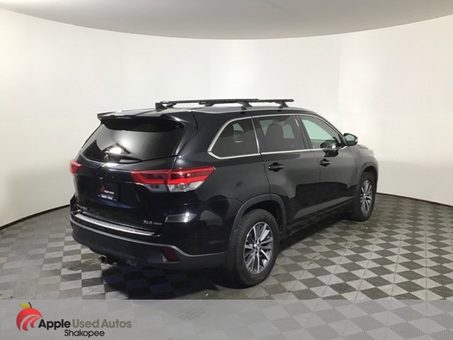 Used 2017 Toyota Highlander XLE image 5