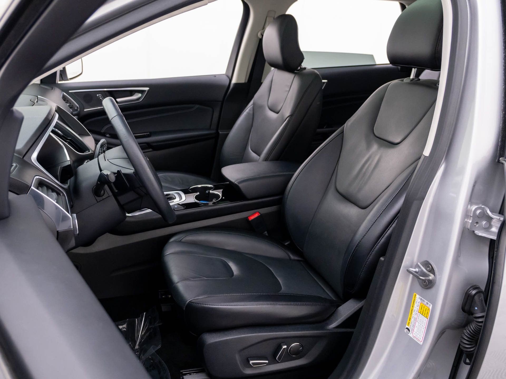 Used 2017 Ford Edge Titanium w/ Equipment Group 301A AWD/4WD image 17