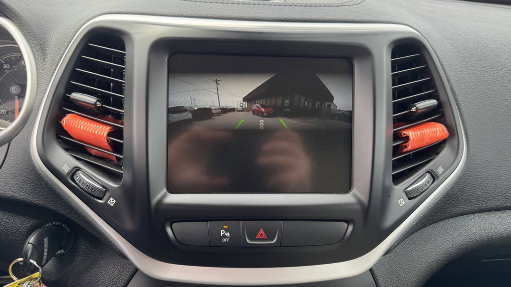 Used 2017 Jeep Cherokee Latitude w/ Safety/Convenience Group image 19