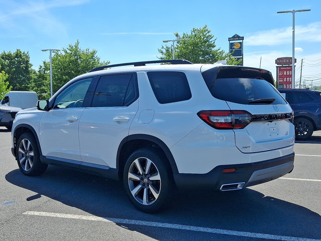 Certified 2025 Honda Pilot Touring image 5