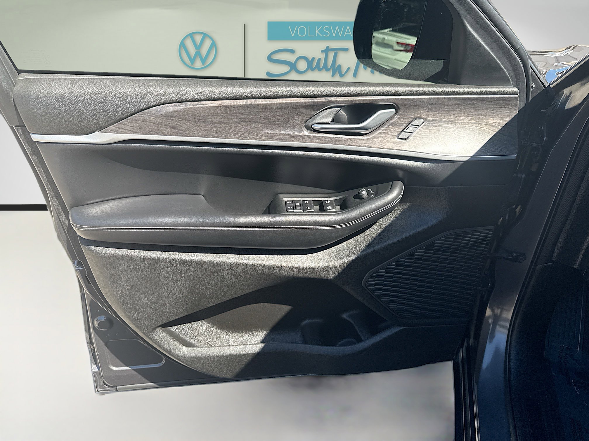 Used 2024 Jeep Grand Cherokee Limited w/ Black Appearance Package image 20