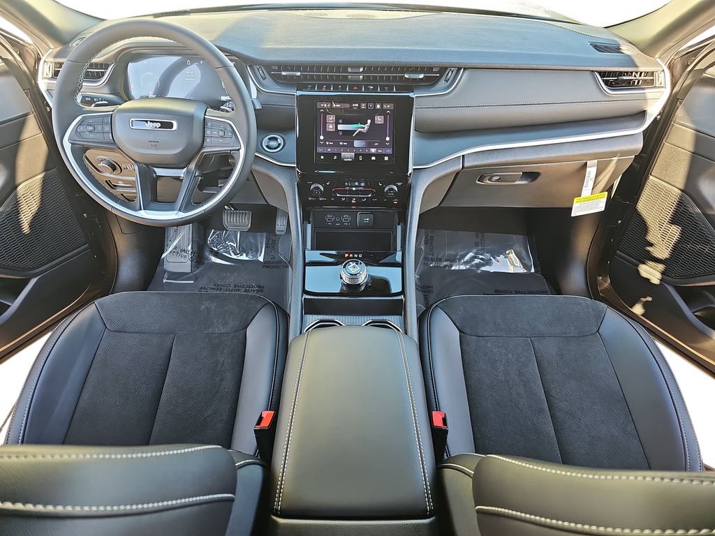 New 2025 Jeep Grand Cherokee Altitude image 9